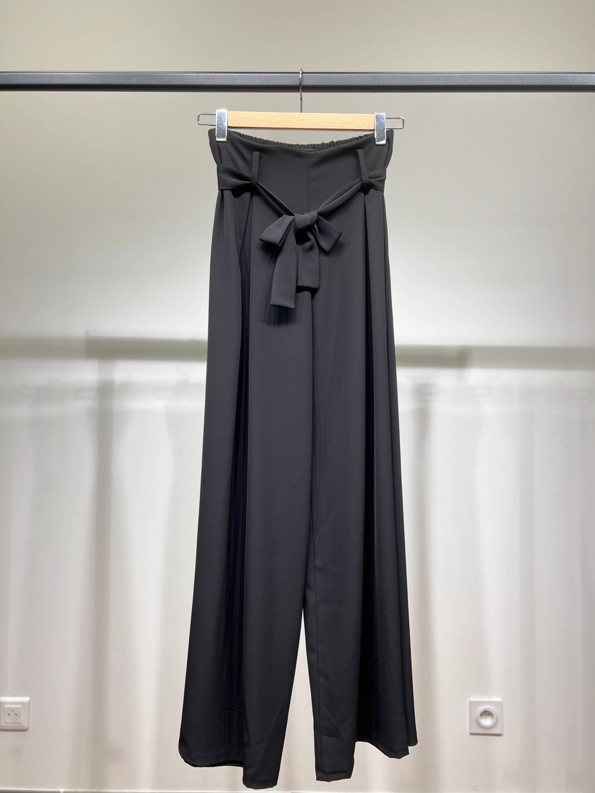 Wide Fluid Pleated Pants with Tie Belt - Image 5
